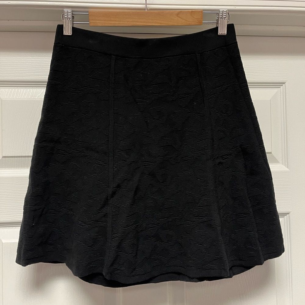 Ann Taylor Black Texture Stretch Pull On Circle Skirt sz 14P